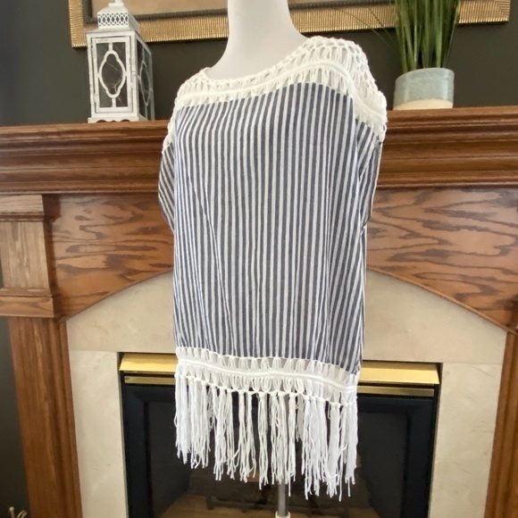 Steve Madden Oversized Striped‎ Fringe Top - Picture 2 of 12